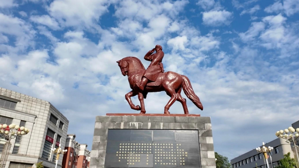時(shí)政鏡距離丨英雄之路——承載歷史，通向復(fù)興