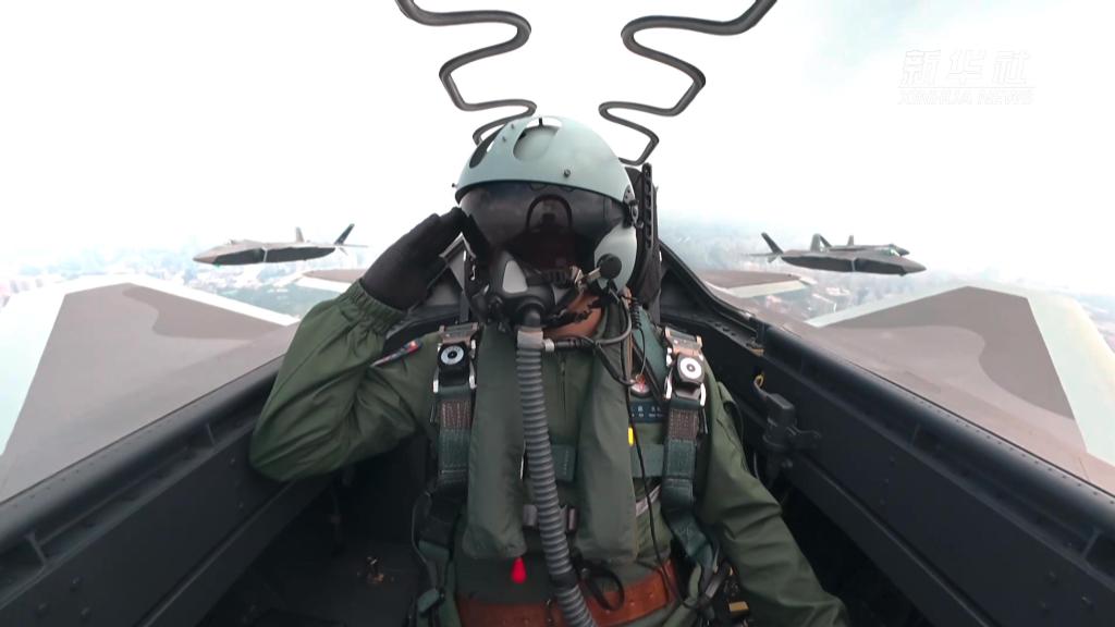 阅兵现场丨歼击机梯队：多型新型隐身战斗机集中亮相