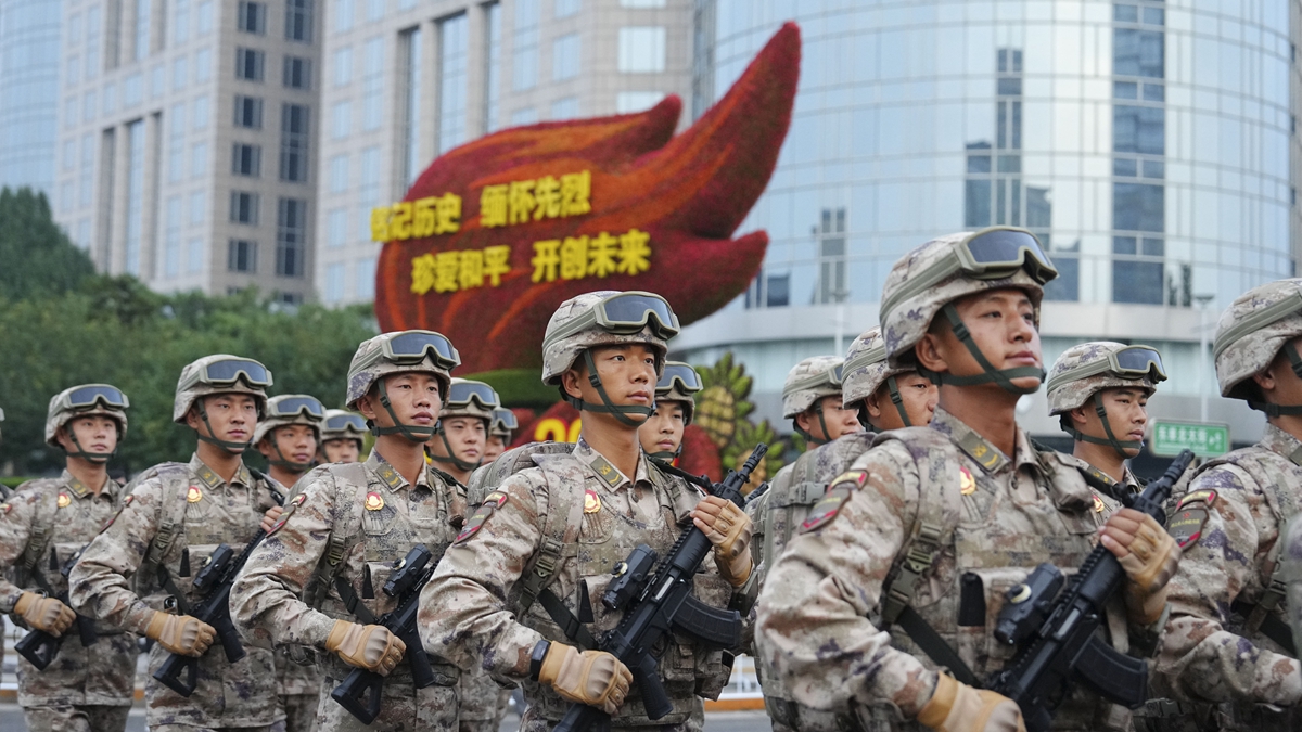 受閱部隊整裝待發(fā)