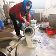 奶業(yè)困局，路在何方？