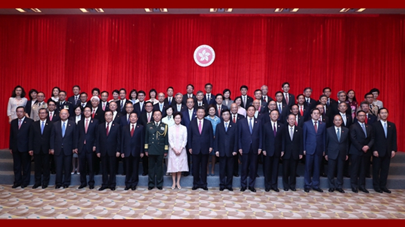 習(xí)近平會見香港特別行政區(qū)新任行政、立法、司法機(jī)構(gòu)負(fù)責(zé)人