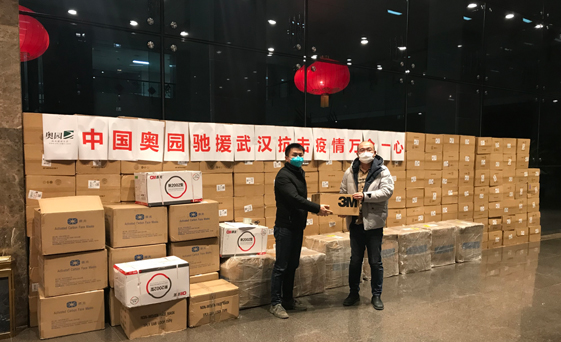 1月23日-2月1日，將40萬只救命口罩送抵武漢一線