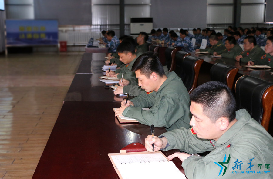 ↑資料圖片：張超參加部隊組織的《改革強(qiáng)軍主題教育》授課現(xiàn)場。