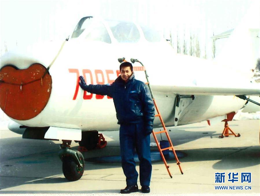（建軍90周年·英雄·圖文互動）（3）聽，渤海灣有風吹過來——追記海軍某艦載航空兵部隊一級飛行員張超