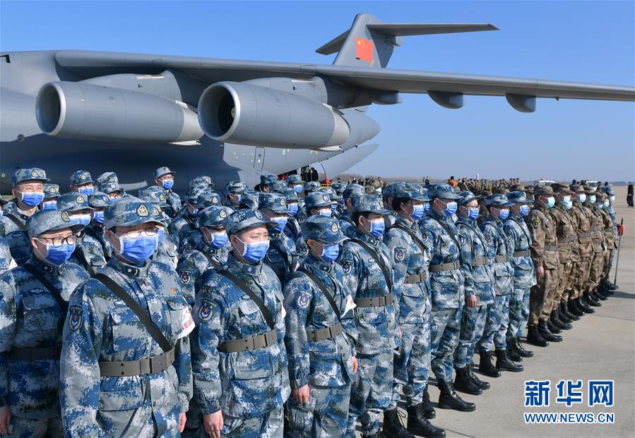 （聚焦疫情防控·圖文互動）（8）空軍第四次向武漢大規(guī)?？者\醫(yī)療隊員和物資