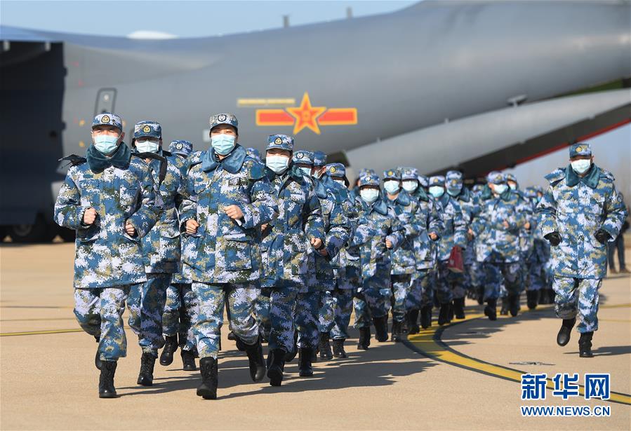 （聚焦疫情防控·圖文互動）（9）空軍第四次向武漢大規(guī)?？者\醫(yī)療隊員和物資