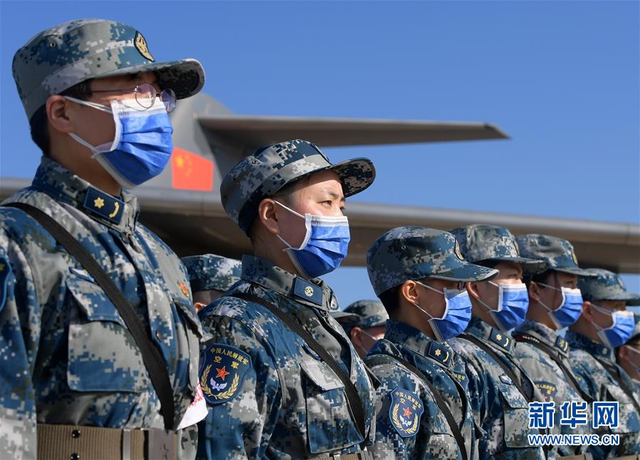 （聚焦疫情防控·圖文互動）（10）空軍第四次向武漢大規(guī)?？者\醫(yī)療隊員和物資