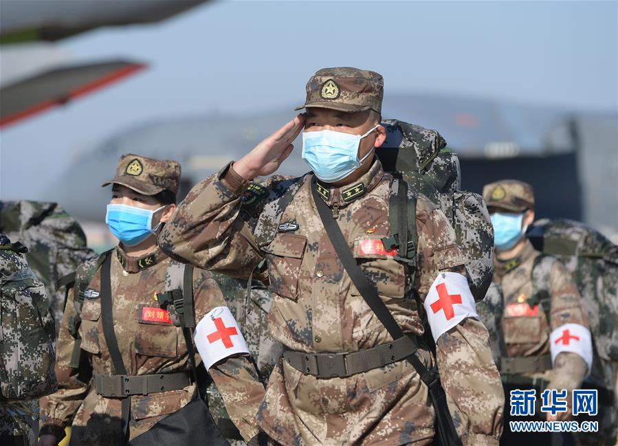 （聚焦疫情防控·圖文互動）（11）空軍第四次向武漢大規(guī)?？者\醫(yī)療隊員和物資