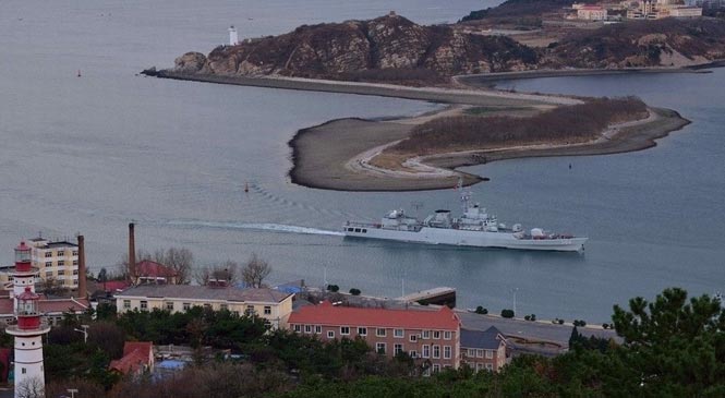 贊！網(wǎng)友俯拍解放軍旅順軍港