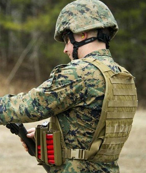 是電影還是現(xiàn)實？美軍陸戰(zhàn)隊士兵操大槍射擊練習(xí)