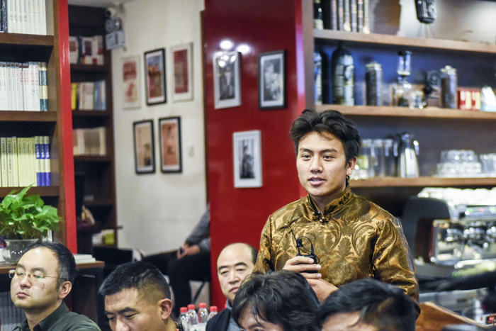 安久家族老八：我們的家族一直在做技藝的傳承，這是我們的使命，我們應(yīng)該承擔(dān)起來。希望能用我學(xué)到的知識，把我們家族的技藝推廣到更廣大的市場。