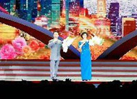 京劇演員于魁智、李勝素獻唱京劇《我是中國人》