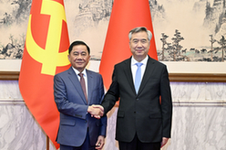 李希同越共中央政治局委員、中央書記處書記、中央檢查委員會主任陳錦繡舉行會談