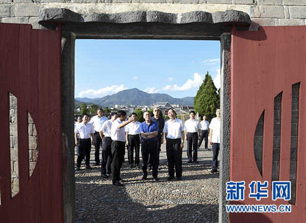 9月24日至26日，中共中央政治局常委、中央紀(jì)委書記王岐山在福建調(diào)研。這是9月24日，王岐山在上杭縣古田鎮(zhèn)參觀古田會議會址。新華社記者張鐸攝