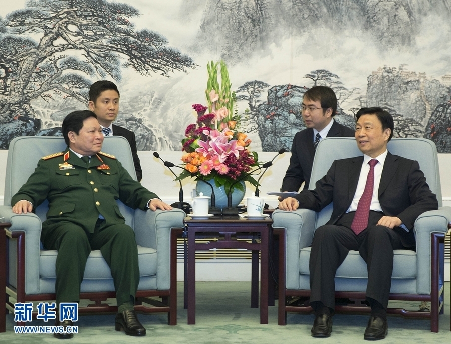 8月29日，中共中央政治局委員、國家副主席李源潮在北京會(huì)見越南共產(chǎn)黨中央政治局委員、國防部長吳春歷。 新華社記者丁林?jǐn)z