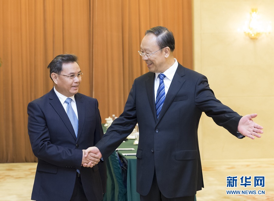 10月12日，中共中央書記處書記、全國政協(xié)副主席杜青林在北京會見來華訪問并出席“2016中國共產(chǎn)黨與世界對話會”的老撾人革黨中央政治局委員、建國陣線中央主席賽頌蓬·豐威漢率領的老撾人革黨代表團?！⌒氯A社記者丁海濤攝