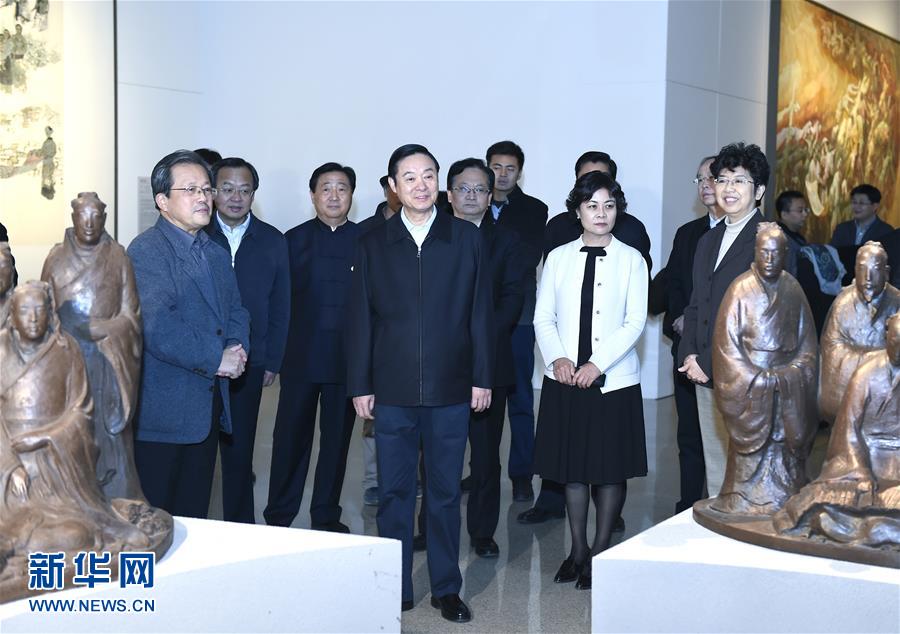 12月6日，中共中央政治局委員、中央書記處書記、中宣部部長劉奇葆在北京參觀中華文明歷史題材美術(shù)創(chuàng)作工程入選作品展覽。 新華社記者張領(lǐng)攝