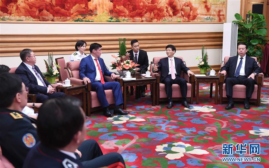 5月8日，中共中央政治局委員、中央政法委書記孟建柱在北京中南海會(huì)見蒙古國法律內(nèi)務(wù)部部長(zhǎng)賓巴朝格特。 新華社記者 張鐸 攝