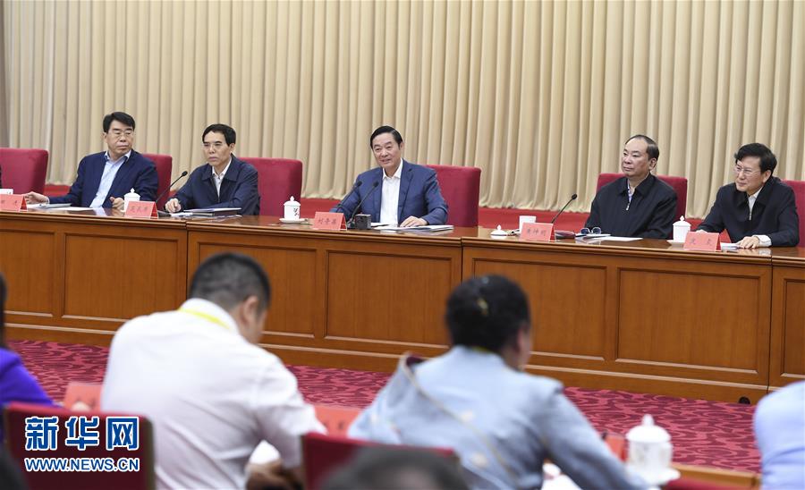 5月18日，中共中央政治局委員、中央書記處書記、中宣部部長劉奇葆在北京出席紀(jì)念新華書店成立80周年座談會并講話。 新華社記者 張領(lǐng) 攝