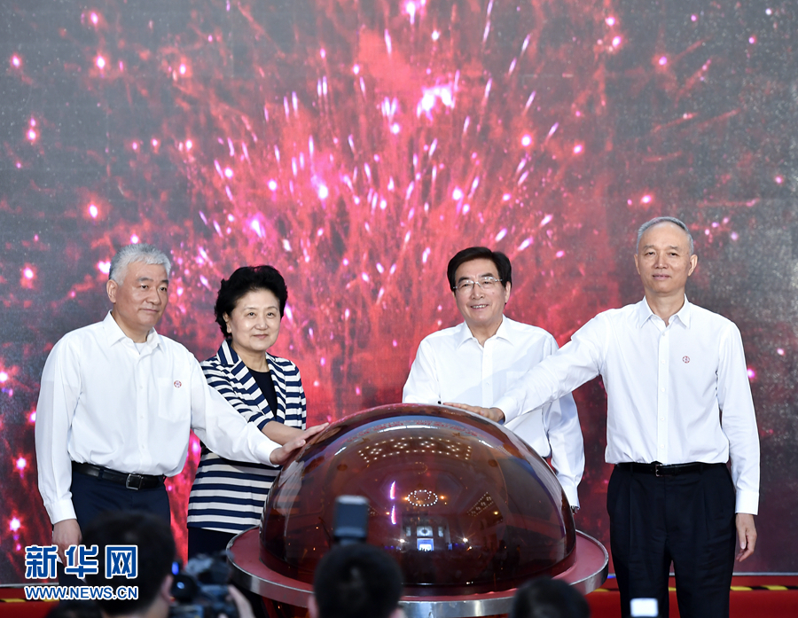 5月20日，中共中央政治局委員、國(guó)務(wù)院副總理劉延?xùn)|，中共中央政治局委員、中共北京市委書記郭金龍?jiān)诒本┏鱿?017年全國(guó)科技活動(dòng)周暨北京科技周現(xiàn)場(chǎng)活動(dòng)。劉延?xùn)|宣布2017年全國(guó)科技活動(dòng)周暨北京科技周啟動(dòng)。新華社記者 燕雁 攝
