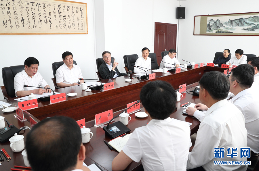 6月20日至22日，中共中央政治局常委、中央紀(jì)委書記王岐山在貴州省檢查紀(jì)檢監(jiān)察工作。這是6月21日，王岐山在修文縣委紀(jì)委座談會(huì)上講話。新華社記者 王曄 攝