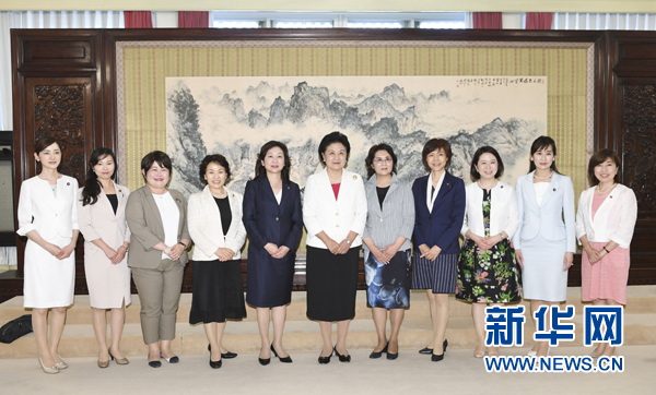 　　7月12日，國(guó)務(wù)院副總理劉延?xùn)|在北京會(huì)見(jiàn)以日本自民黨前總務(wù)會(huì)長(zhǎng)野田圣子為首的日本執(zhí)政黨女國(guó)會(huì)議員代表團(tuán)一行。 新華社記者 高潔 攝