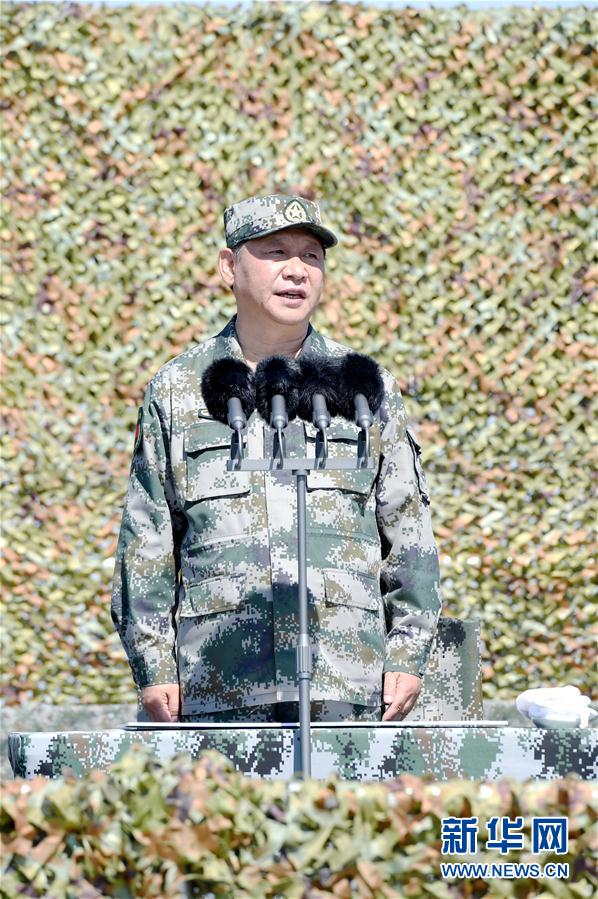 7月30日上午，慶祝中國人民解放軍建軍90周年閱兵在朱日和聯(lián)合訓練基地隆重舉行。中共中央總書記、國家主席、中央軍委主席習近平檢閱部隊并發(fā)表重要講話。新華社記者 蘭紅光攝