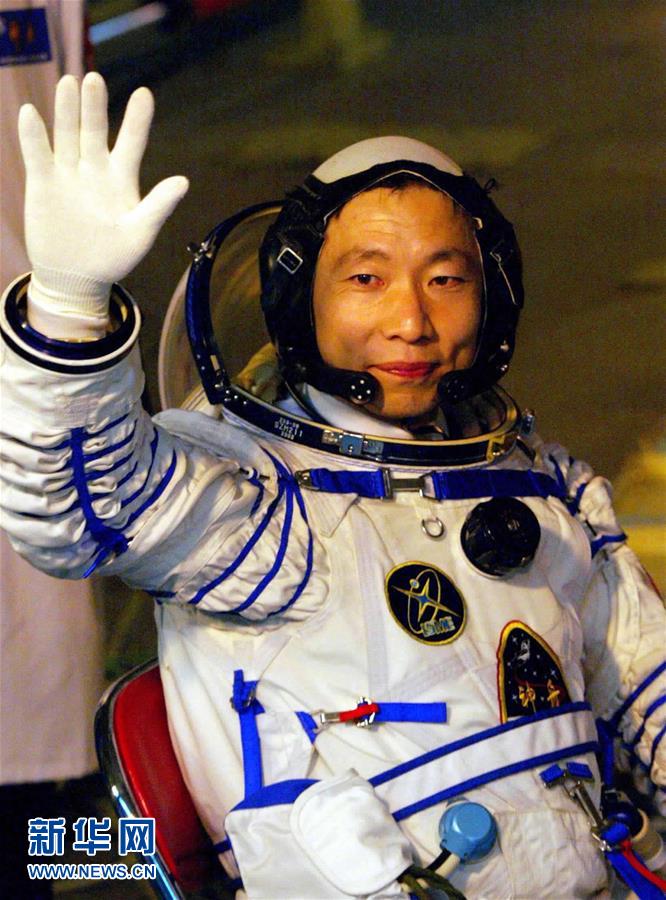 （建軍90周年·90個(gè)第一·圖文互動）中國進(jìn)入太空第一人：楊利偉