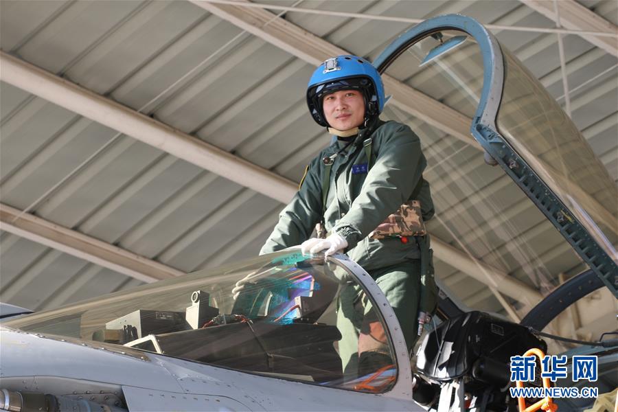 （建軍90周年·英雄·圖文互動）（1）聽，渤海灣有風(fēng)吹過來——追記海軍某艦載航空兵部隊一級飛行員張超
