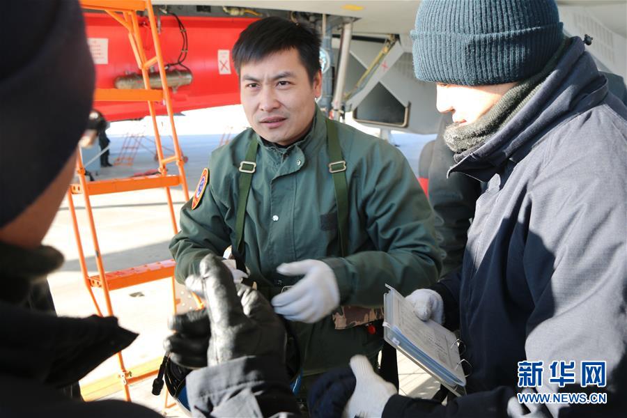 （建軍90周年·英雄·圖文互動）（2）聽，渤海灣有風(fēng)吹過來——追記海軍某艦載航空兵部隊一級飛行員張超