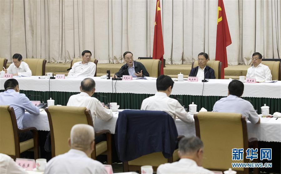 9月3日至5日，中共中央政治局常委、中央紀(jì)委書記、中央巡視工作領(lǐng)導(dǎo)小組組長王岐山在湖南省調(diào)研并主持召開巡察工作座談會。這是9月4日，王岐山在長沙主持召開巡察工作座談會。新華社記者 王曄 攝
