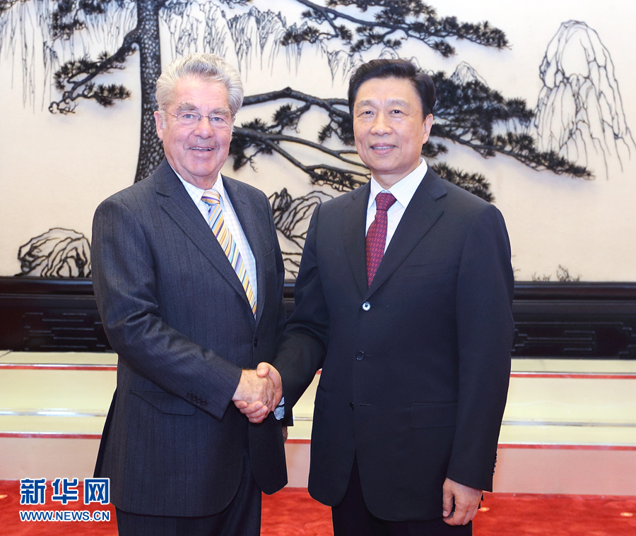 9月7日，國(guó)家副主席李源潮在北京會(huì)見(jiàn)應(yīng)全國(guó)對(duì)外友協(xié)邀請(qǐng)?jiān)L華的奧中友協(xié)主席、奧地利前總統(tǒng)菲舍爾。 新華社記者 王曄 攝

