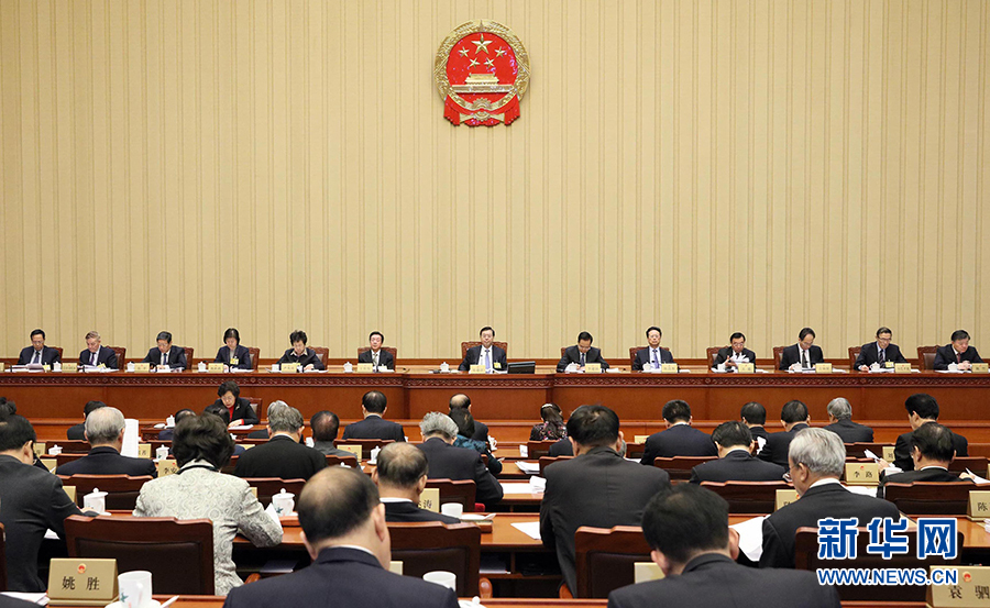 12月23日，十二屆全國人大常委會第三十一次會議在北京人民大會堂舉行第二次全體會議。張德江委員長出席。 新華社記者劉衛(wèi)兵攝