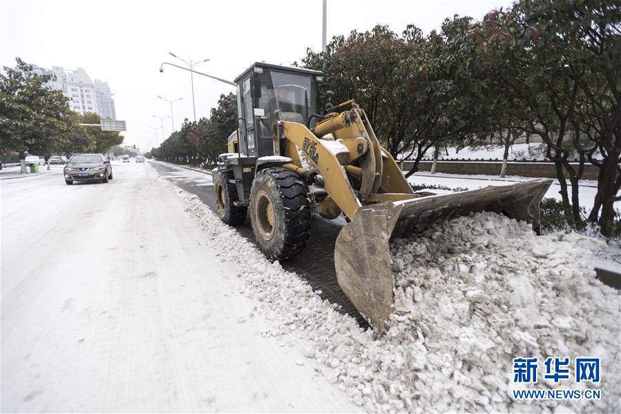 （新華全媒頭條）（9）雨雪冰凍中，他們奮力前行——基層黨員干群抗擊冰雪災(zāi)害紀(jì)實(shí)