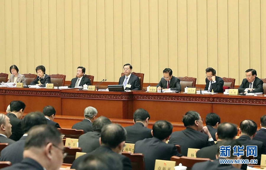 2月23日，十二屆全國人大常委會(huì)第三十三次會(huì)議在北京人民大會(huì)堂開幕。張德江委員長主持會(huì)議。 新華社記者　劉衛(wèi)兵　攝