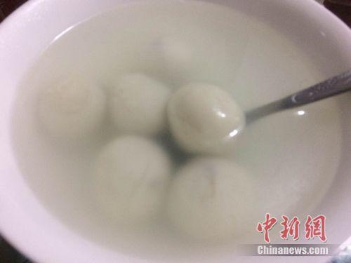 資料圖：湯圓煮制后，表面比元宵光滑，湯水相對清澈。 <a target='_blank'  ><p  align=