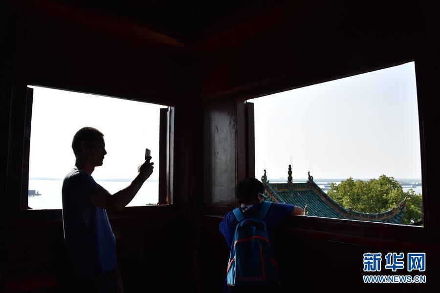 （大江奔流——來(lái)自長(zhǎng)江經(jīng)濟(jì)帶的報(bào)道·圖文互動(dòng)）（1）登岳陽(yáng)樓，又見(jiàn)“浩浩湯湯”