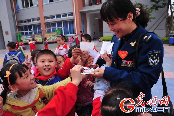 【我和軍隊(duì)的不解之緣】“先是軍人，才是媽媽”