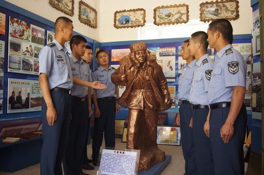 【網(wǎng)絡(luò)媒體國(guó)防行】軍中小能手！漠河雷達(dá)站里，別樣軍旅文化生活讓人“驚艷”