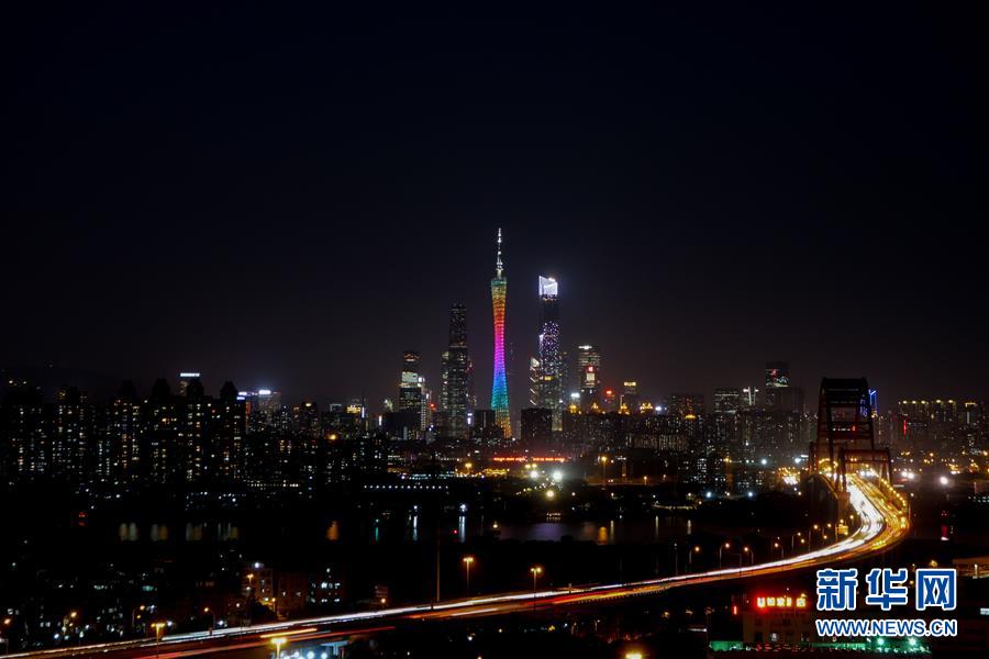 （在習(xí)近平新時(shí)代中國特色社會主義思想指引下·慶祝改革開放40周年·開放發(fā)展）（新華全媒頭條·圖文互動）（1）開放中國：大門越開越大 道路越走越寬