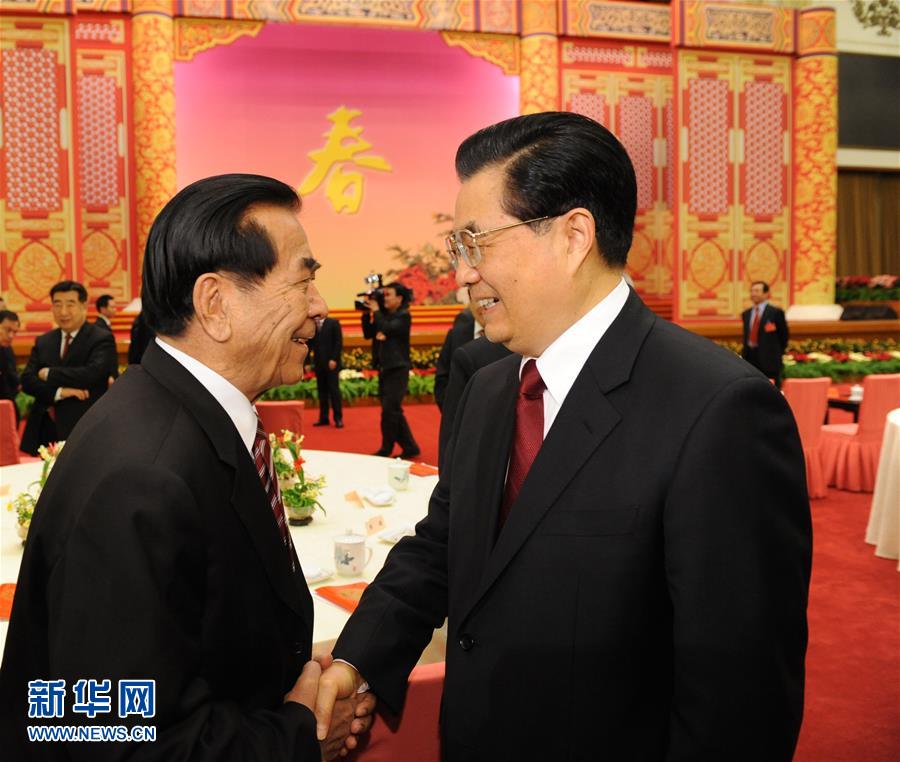 （時(shí)政）（5）鐵木爾·達(dá)瓦買(mǎi)提同志生平照片