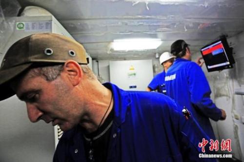 中國造船廠里的外籍員工。 李風(fēng) 攝
