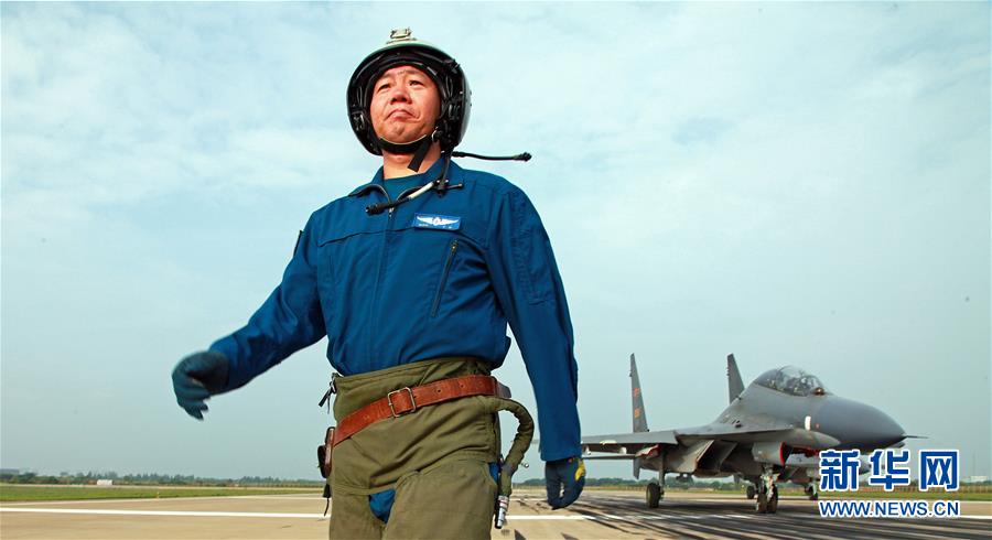 （新華全媒頭條·圖文互動）（1）戰(zhàn)鷹，為祖國奮飛——記空軍航空兵某旅旅長、特級飛行員郝井文