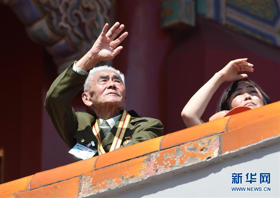（新華全媒頭條·強軍思想引領(lǐng)新征程·圖文互動）（3）那一刻，我們光榮接受檢閱