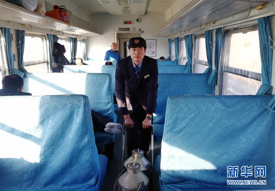 （新春走基層·圖文互動）（1）變的是時間，不變的是溫情——開往小興安嶺深處的幸福“慢火車”