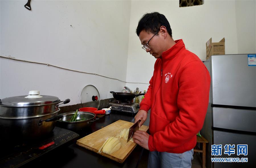 （愛國情 奮斗者·圖文互動）（4） “解民生之多艱，育天下之英才”——中國農(nóng)大師生扎根田野書寫奉獻之歌