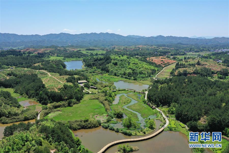 (壯麗70年·奮斗新時(shí)代·圖文互動(dòng)）（2）福建長?。簱Q顏“山光水濁” 永駐綠水青山