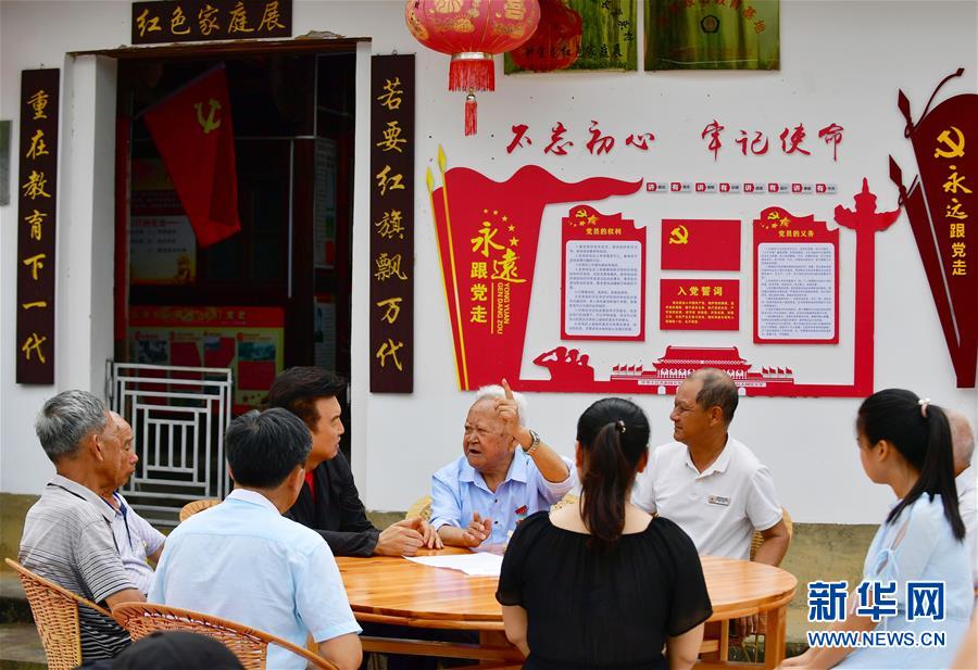 （新華全媒頭條·不忘初心、牢記使命——記者再走長征路·圖文互動）（8）風(fēng)展紅旗如畫——來自長征出發(fā)地長汀、寧化的紅色信仰報告 