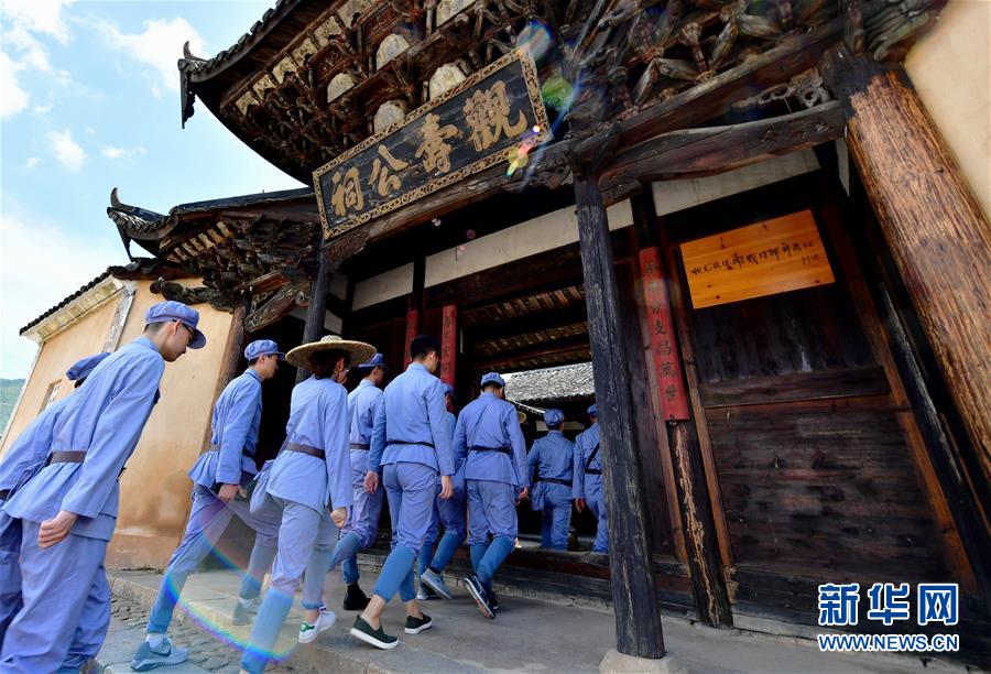 （新華全媒頭條·不忘初心、牢記使命——記者再走長征路·圖文互動）（10）風(fēng)展紅旗如畫——來自長征出發(fā)地長汀、寧化的紅色信仰報告 