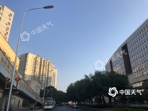 今晨北京天氣晴朗，陽光明媚。（圖/王曉）